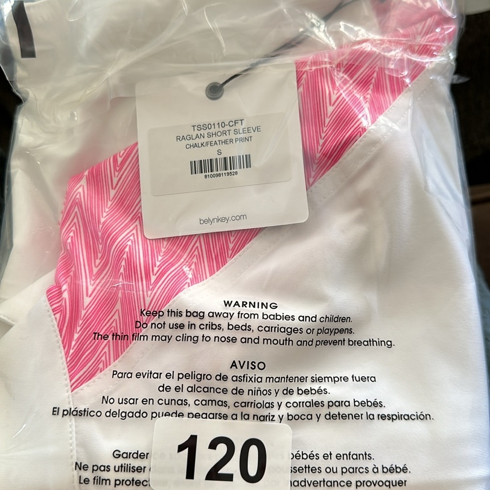 NWT Belyn Key Raglan Short Sleeve Chalk White Pink Feather Print Top Small Golf - Picture 7 of 7